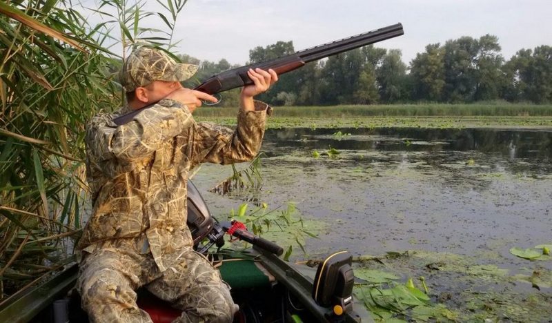 В весенний период охоты целиться следует в голову утки