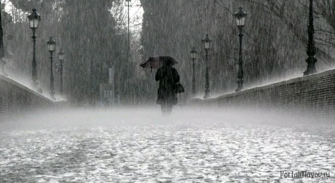 Идёт сильный дождь