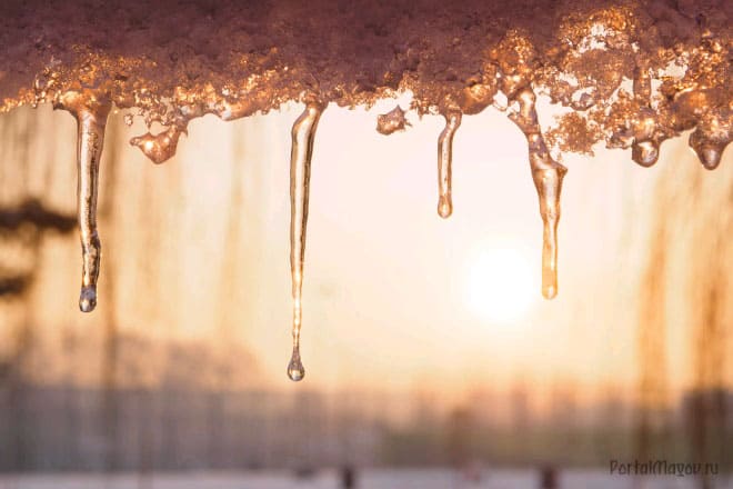 Сосульки таят