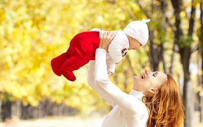 Можно ли с грудничком гулять в дождь и влияние прогулки на самочувствие грудничка