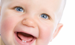 Приметы и обычаи. связанные с появлением первого зубика