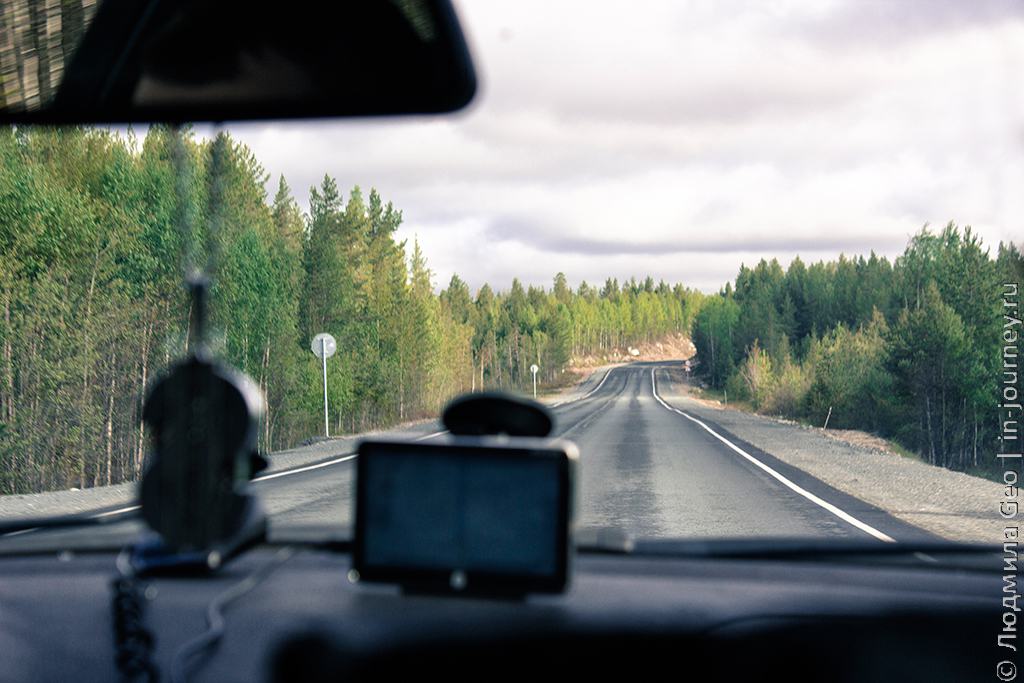 вид из окна машины на шоссе