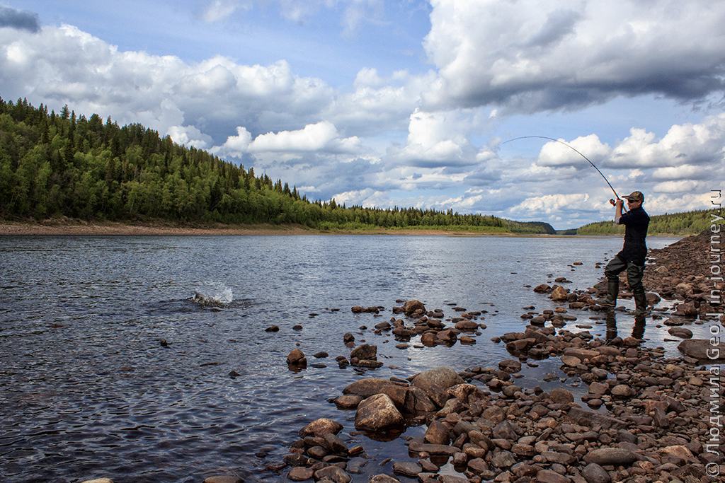 рыбак на реке Варзуга