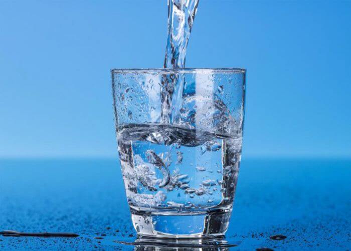 Kakuyu-mineralnuyu-vodu-pit-pri-pankreatite