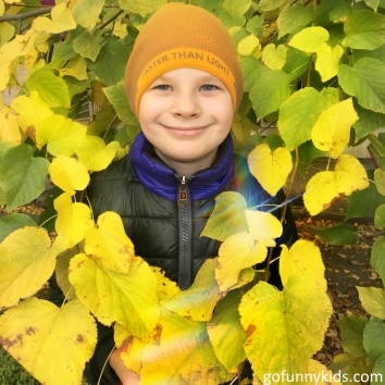 kartinka pro osen', prikol'nye osennie kartinki, kartinki khoroshego osennego nastroeniya, osennie detskie kartinki, deti osen'yu foto, fotosessiya osen' deti foto, zolotaya osen', prikol'nye smeshnye rzhachnye kartinki pro osen', zabavnye deti