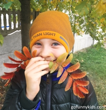 kartinka pro osen', prikol'nye osennie kartinki, kartinki khoroshego osennego nastroeniya, osennie detskie kartinki, deti osen'yu foto, fotosessiya osen' deti foto, zolotaya osen', prikol'nye smeshnye rzhachnye kartinki pro osen', zabavnye deti