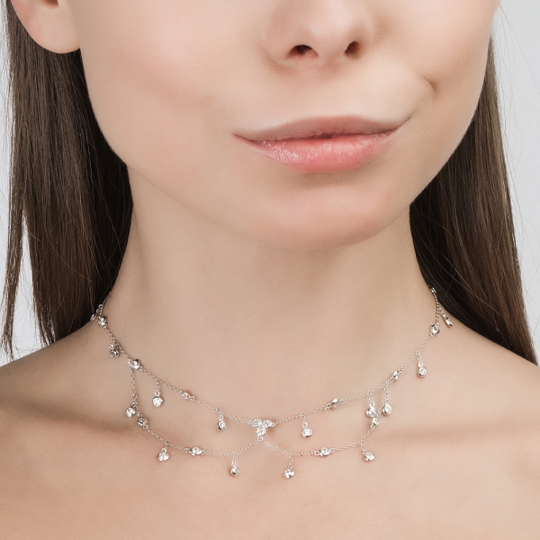 Серебряное шейное украшение с фианитами санлайт