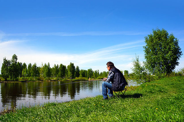 Какое давление для рыбалки лучше зимой: лучшая погода, направление ветра