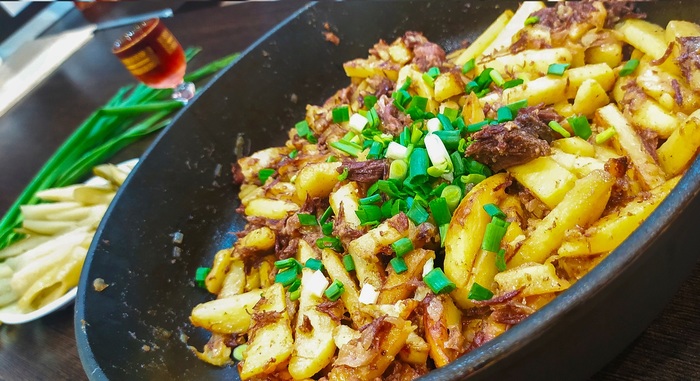 Жареная картошка с тушенкой. Лучший ужин под холодненькую Картофель, Жареная картошка, Видео рецепт, Видео, Тушенка, Рецепт, Кулинария, Еда, Видеоблог