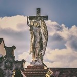 Кладбищенская скульптура