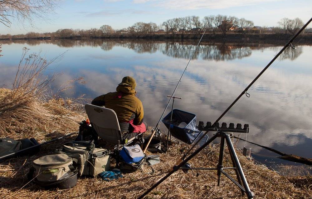 Рыбалка на днепре - ловля на фидер в городе с известным рыбаком