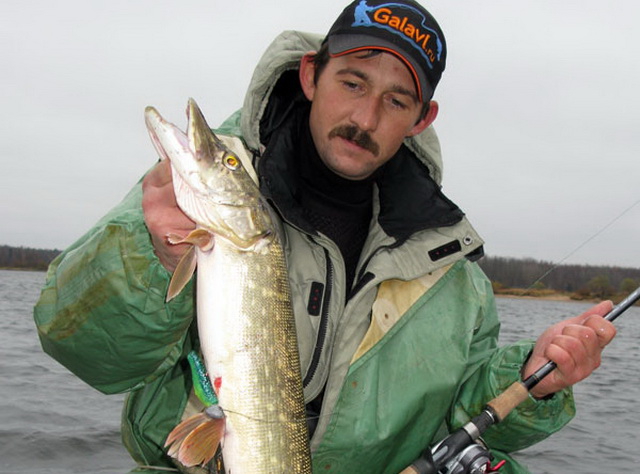 Как поймать щуку в дождь 3