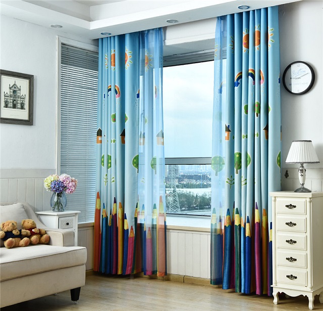 Яркие краски в комнате