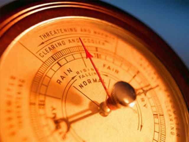 Также подобные симптомы встречаются у людей с гипертонией и гипотонией