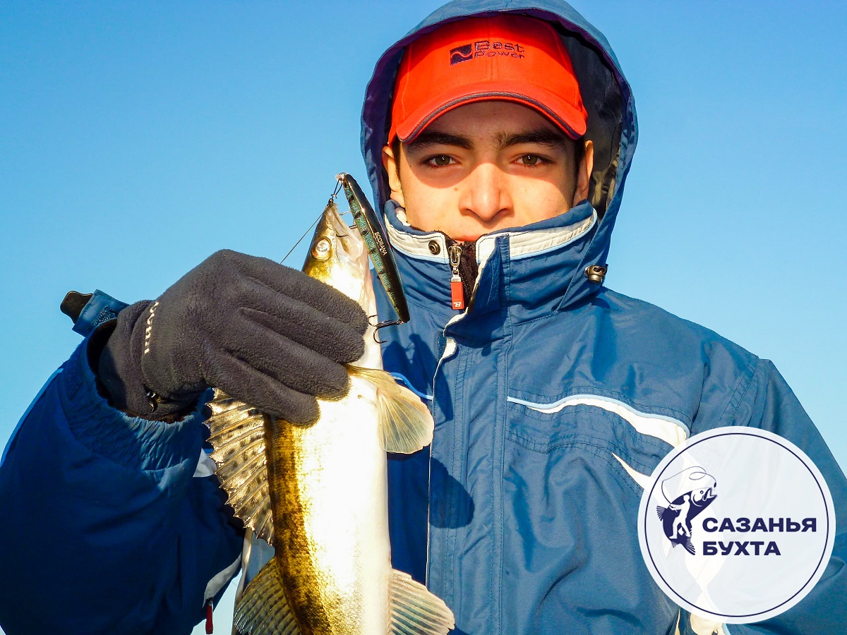 Парень с судаком