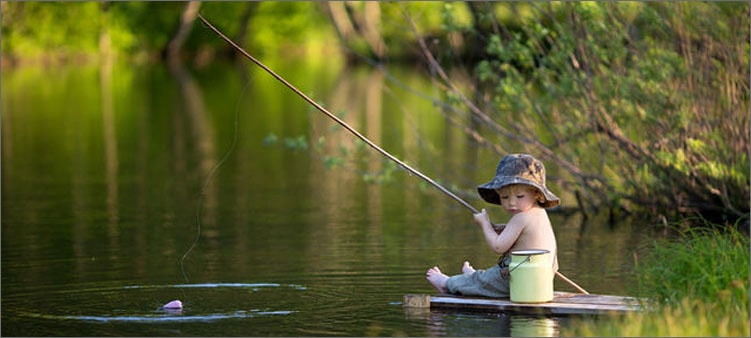 мальчик-ловит-рыбу