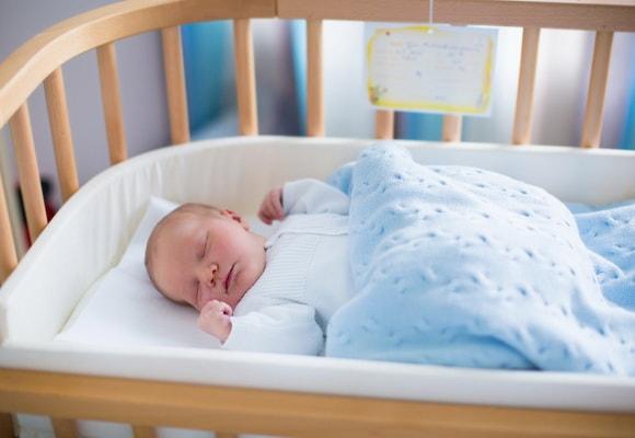 ребенок в колыбели