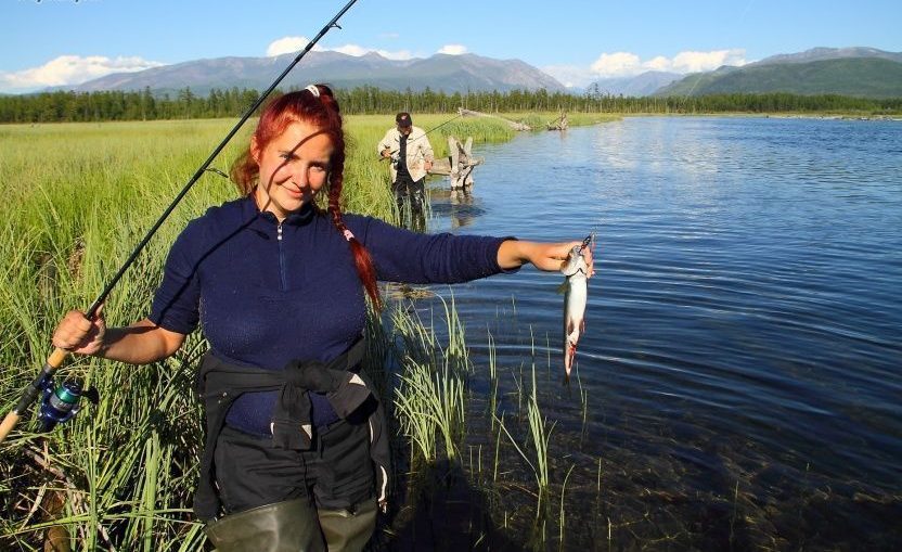 Женщина с удочкой