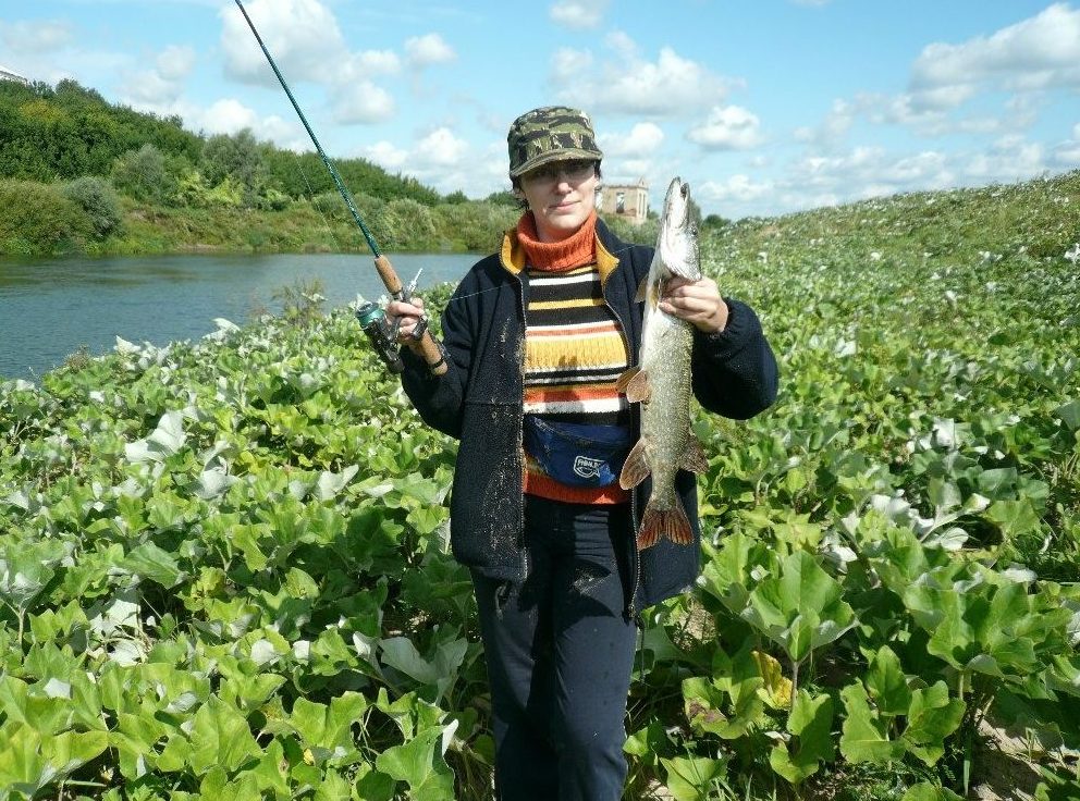 Девушка с щукой