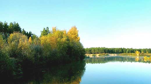 Повышенный уровень воды в реке фото
