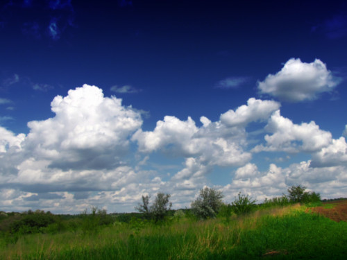 Какую погоду предвещают облака: народные приметы