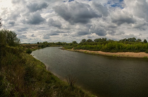 ветер на реке