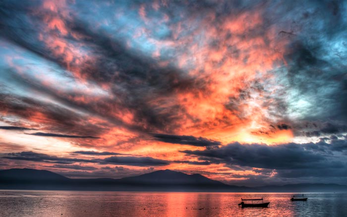 алые облака