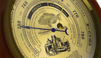 Атмосферное давление для рыбалки: влияние изменений погоды на клев