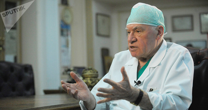 Директор Научного центра сердечно-сосудистой хирургии имени А.Н.Бакулева (РАМН) Лео Бокерия во время интервью журналистам