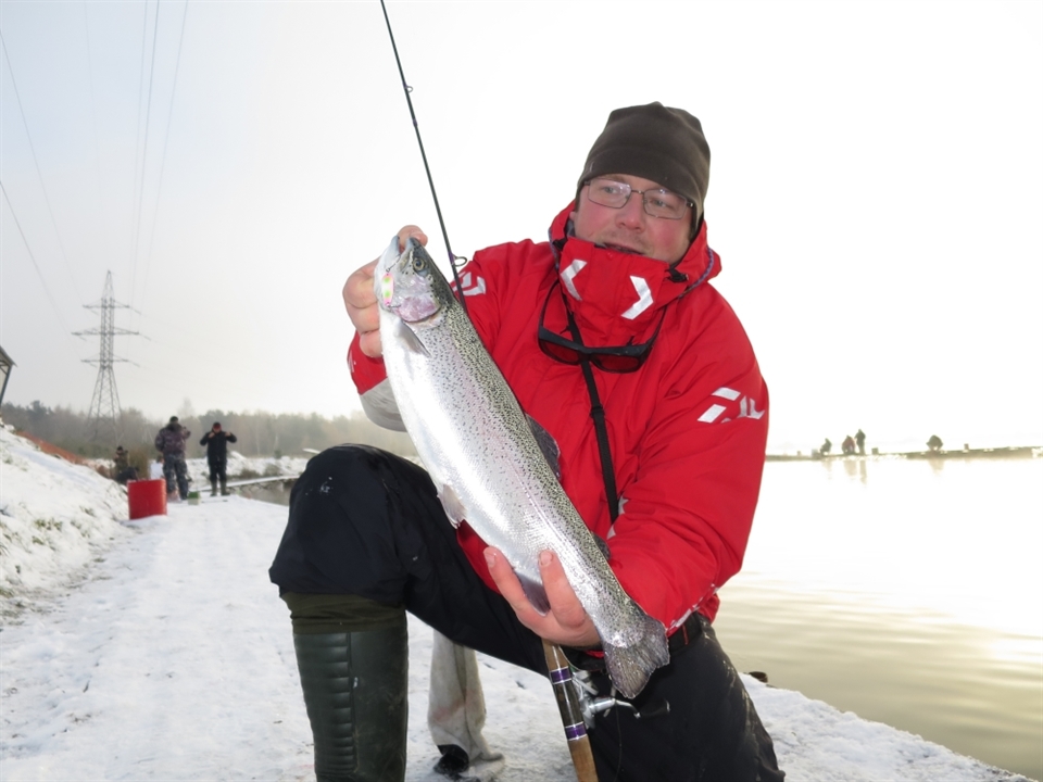 Парень с форелью