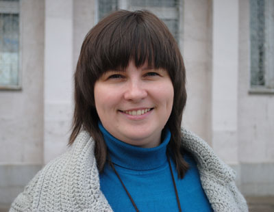 Влияет ли погода на ваше настроение? / Анна Галицына, коммерческий директор: «Отчасти влияет. В жару не знаю, что надеть, например, и расстраиваюсь. А плохая погода сказывается на моем передвижении по городу: пробки из-за аварий, плохие дороги. После продолжительных дождей, как на этой неделе, не знаешь, что тебя ждет в очередной луже на проезжей части. Больше всего жалко машину и обувь. Если бы в городе были хорошие дороги и работающие ливневки, погода никак не влияла бы на самочувствие и настроение благовещенцев».