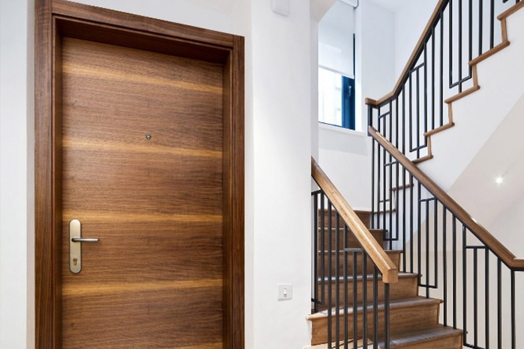 Кот съел таракана соседи