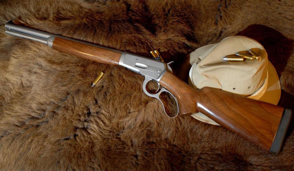 Двухстволка и шляпа