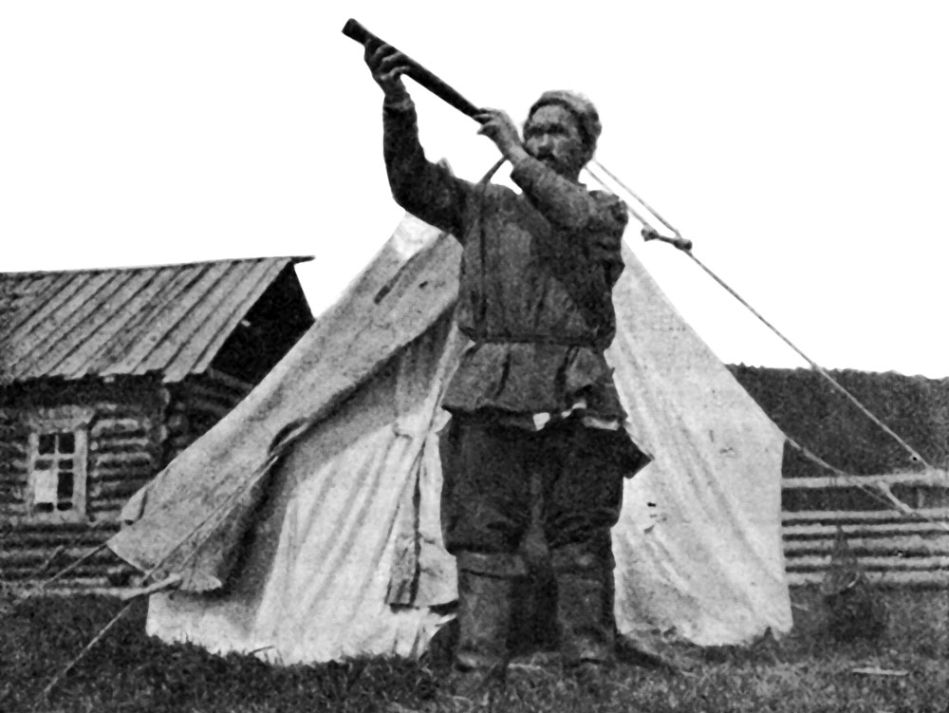 Ясашный Антон Заев подаёт годос &laquo;на зубрю&raquo; (охота на рёв)